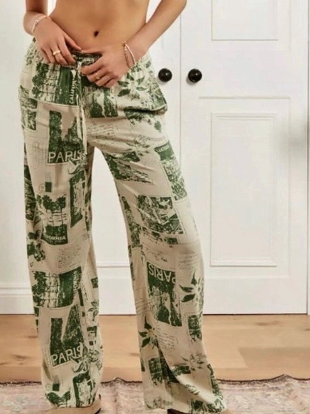 URBAN OUTFITTERS Wide Leg Graphic Pants in Green & Cream Size Medium NWT